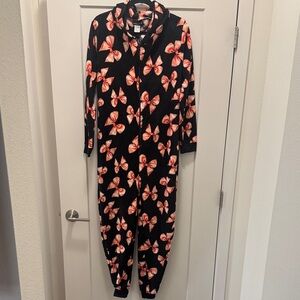 🆕 Un-bearably Cute Bow Print Pajama Hooded Onesie. M. NWT!💥❤️💥 Valentine Jammies